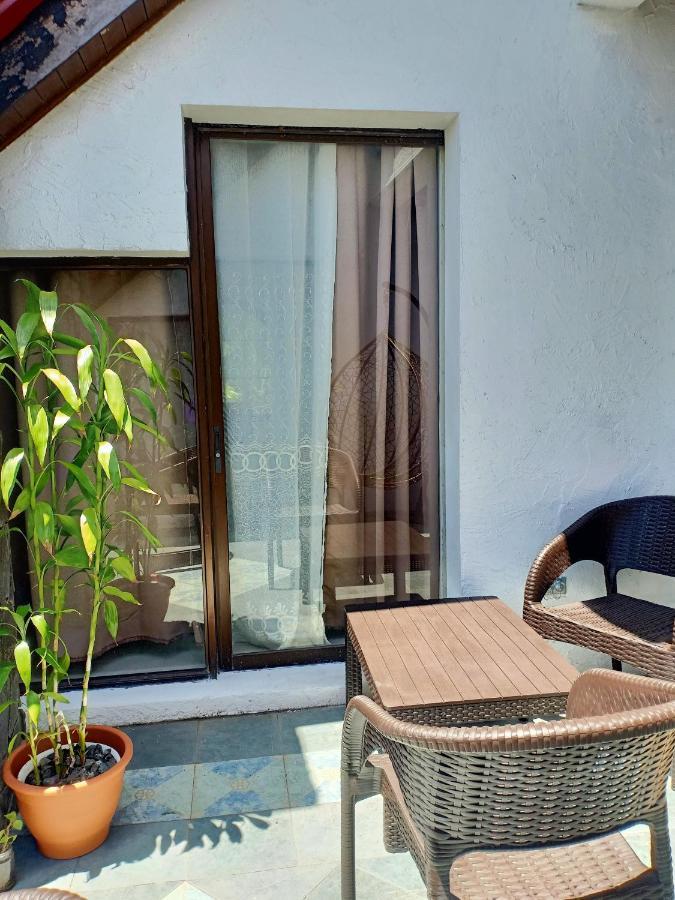 El Castillo Bed And Breakfast Angono Bagian luar foto