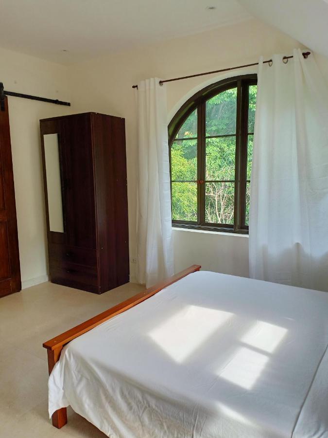 El Castillo Bed And Breakfast Angono Bagian luar foto