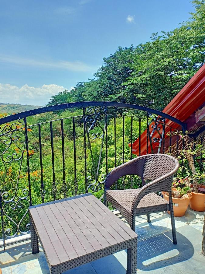 El Castillo Bed And Breakfast Angono Bagian luar foto