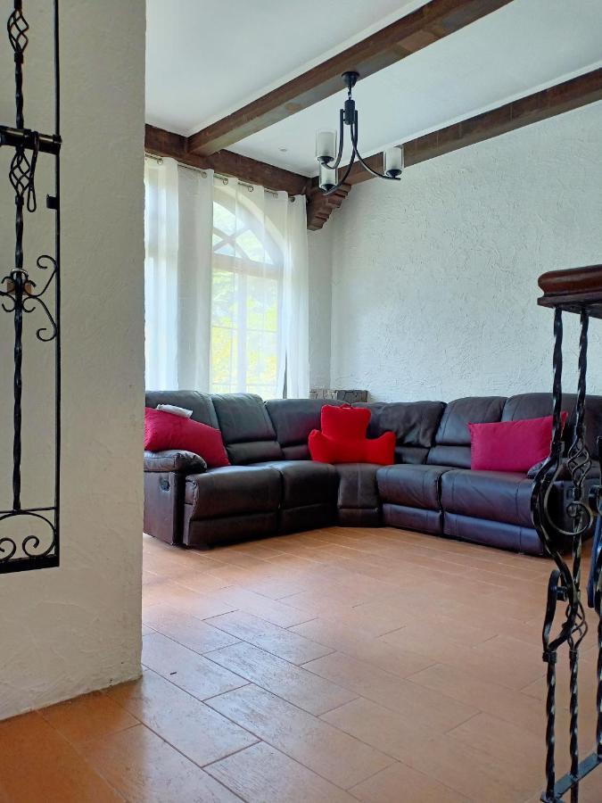 El Castillo Bed And Breakfast Angono Bagian luar foto