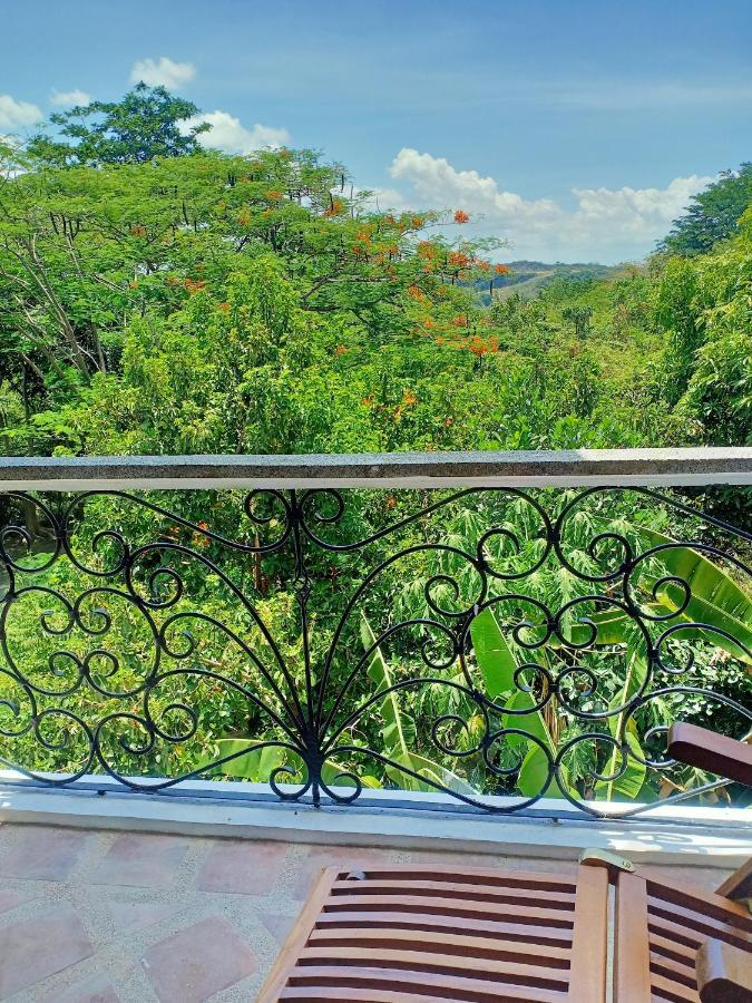 El Castillo Bed And Breakfast Angono Bagian luar foto