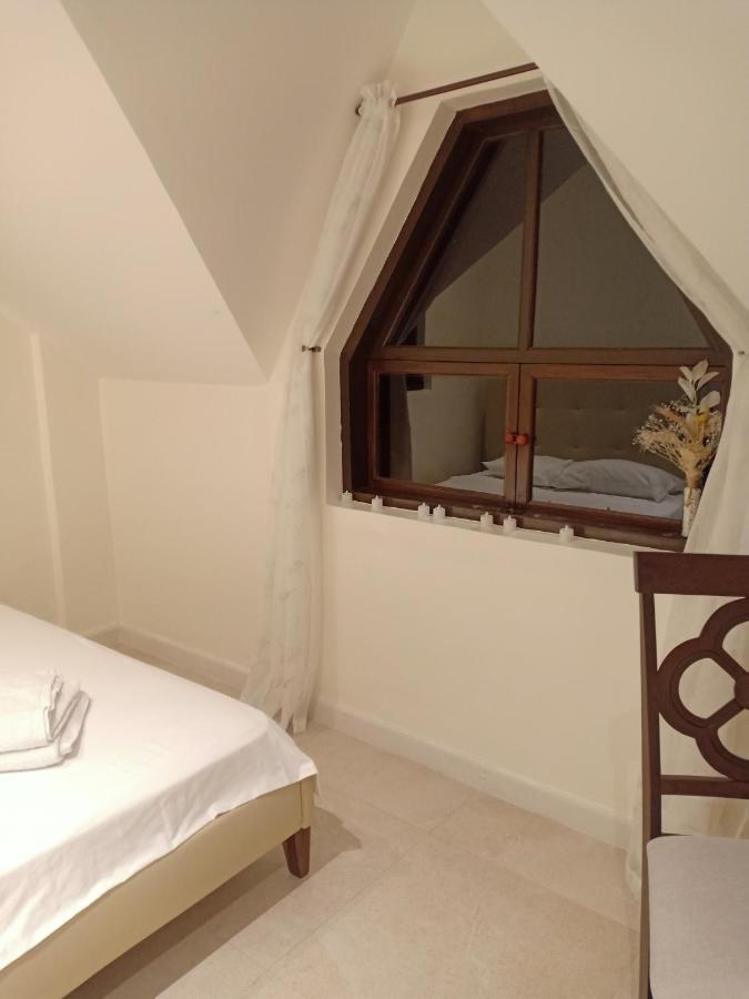 El Castillo Bed And Breakfast Angono Bagian luar foto