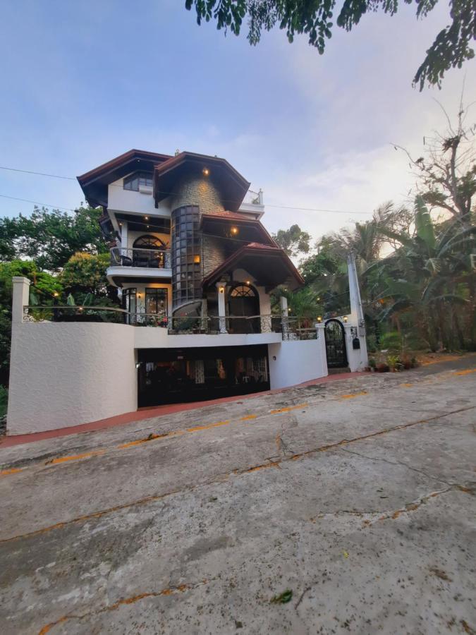 El Castillo Bed And Breakfast Angono Bagian luar foto