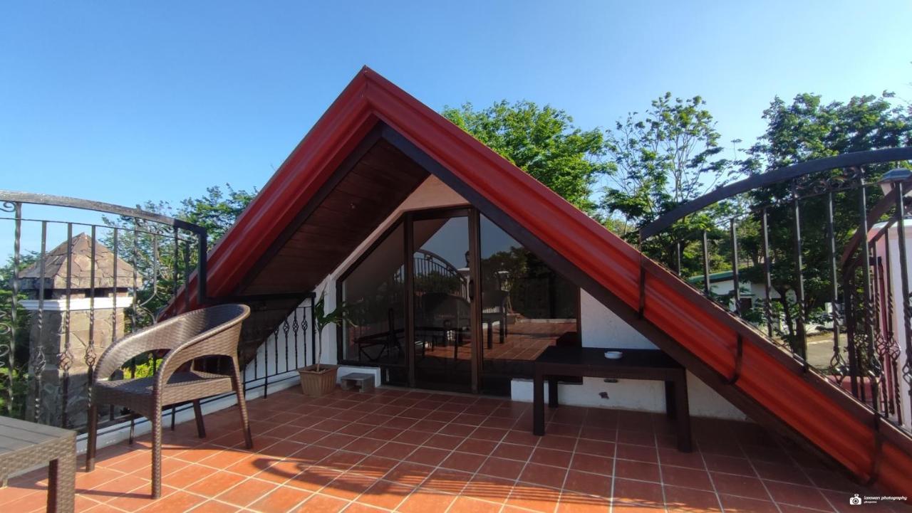 El Castillo Bed And Breakfast Angono Bagian luar foto