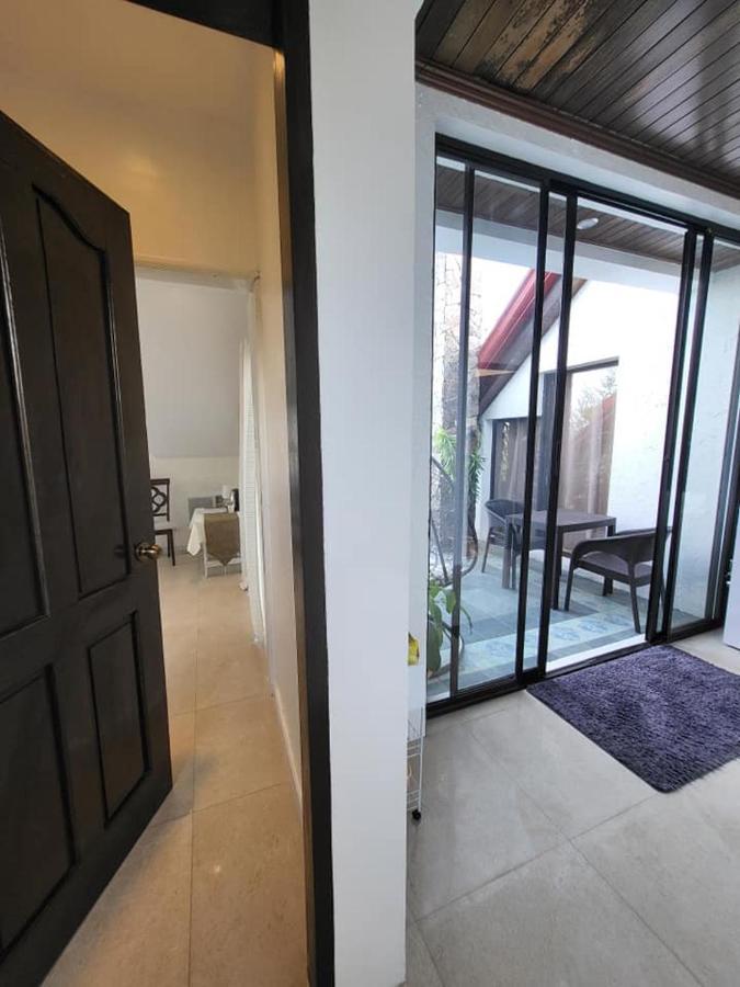 El Castillo Bed And Breakfast Angono Bagian luar foto