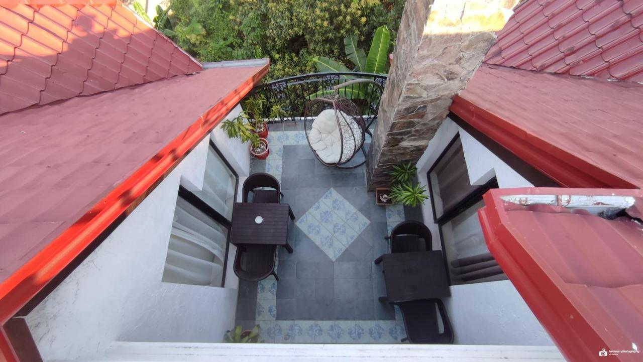 El Castillo Bed And Breakfast Angono Bagian luar foto