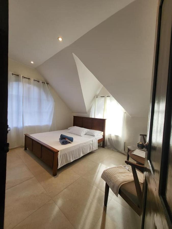 El Castillo Bed And Breakfast Angono Bagian luar foto