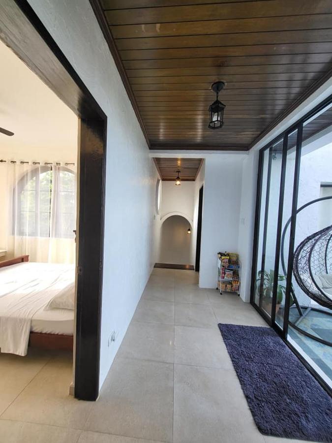 El Castillo Bed And Breakfast Angono Bagian luar foto