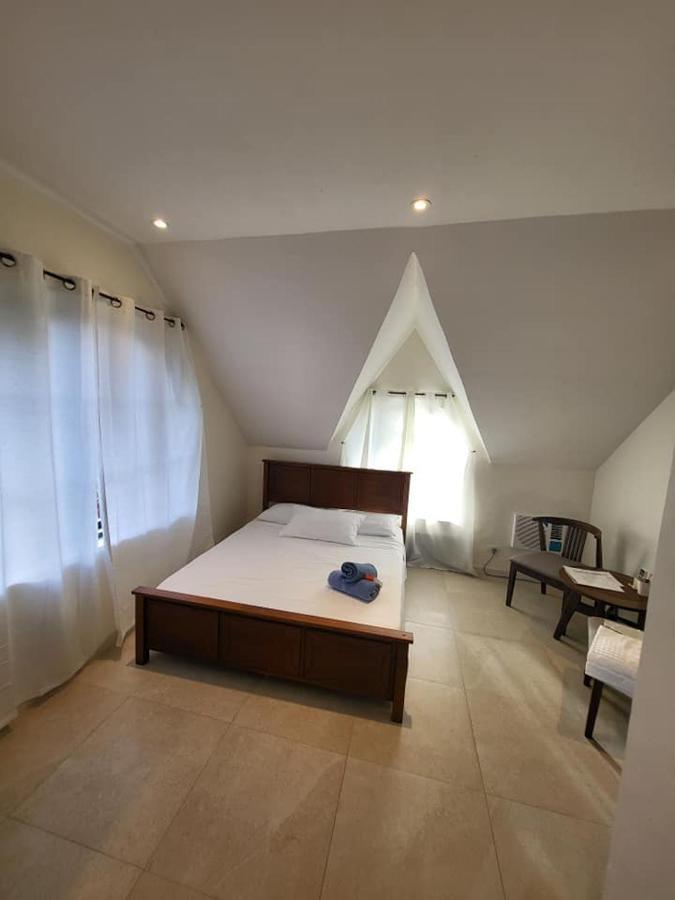 El Castillo Bed And Breakfast Angono Bagian luar foto