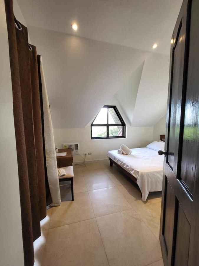 El Castillo Bed And Breakfast Angono Bagian luar foto