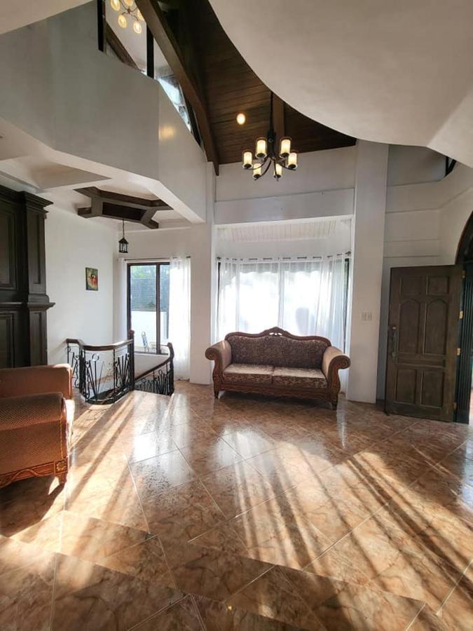 El Castillo Bed And Breakfast Angono Bagian luar foto
